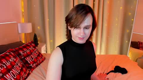 Snapshot of nicole_cidman chatting on 12/28/24, 01:17 Nicole online show from 12/28/24, 01:17
