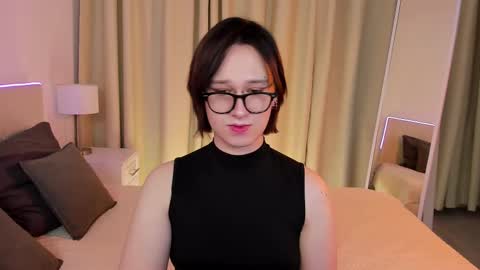 Snapshot of nicole_cidman chatting on 02/26/25, 10:58 Nicole online show from 02/26/25, 10:58