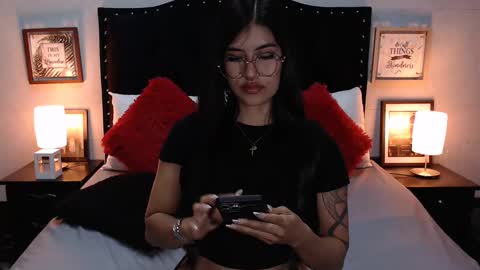 Snapshot of nicole_duran3095 chatting on 12/16/24, 09:03 Nick online show from 12/16/24, 09:03