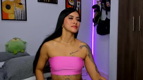 Snapshot of nicole_duran3095 chatting on 01/28/25, 05:32 Nick online show from 01/28/25, 05:32