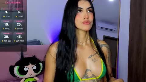 Snapshot of nicole_duran3095 chatting on 09/11/25, 05:18 Nick online show from 09/11/25, 05:18