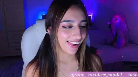 Snapshot of nicole_edwards chatting on 10/25/25, 05:19 Nicole online show from 10/25/25, 05:19