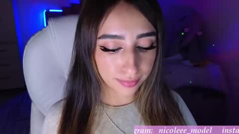 Snapshot of nicole_edwards chatting on 11/18/25, 12:38 Nicole online show from 11/18/25, 12:38