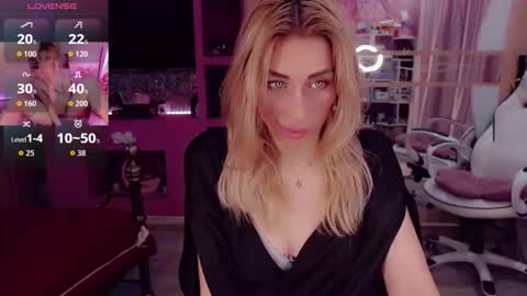 Nicole online show from 10/11/25, 11:36