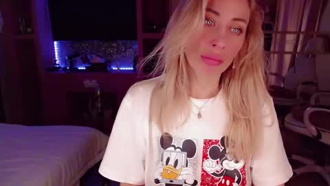 Nicole online show from 10/26/25, 11:31