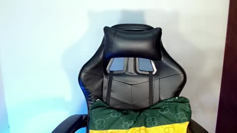 nicole_kiss01 online show from 02/06/25, 10:15