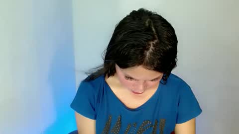 nicole_kiss01 online show from 10/03/25, 08:22