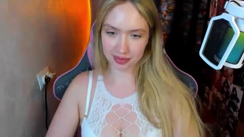 Nicole online show from 10/20/25, 06:30