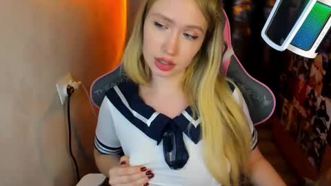 Nicole online show from 10/30/25, 10:10