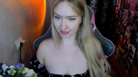 Nicole online show from 11/10/25, 07:13