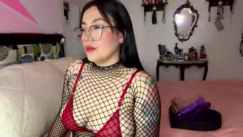 Nicole online show from 11/20/25, 03:45