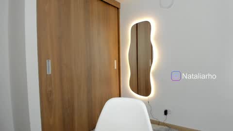 Snapshot of nicole_whitee chatting on 12/11/24, 06:52 N A T A L I A online show from 12/11/24, 06:52