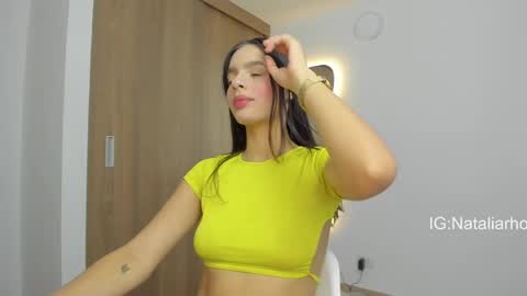 Snapshot of nicole_whitee chatting on 03/05/25, 07:17 N A T A L I A online show from 03/05/25, 07:17