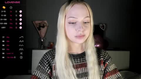 Snapshot of nicole_yo chatting on 12/08/24, 01:46 Mary online show from 12/08/24, 01:46