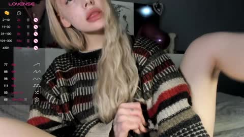 Snapshot of nicole_yo chatting on 12/18/24, 01:48 Mary online show from 12/18/24, 01:48