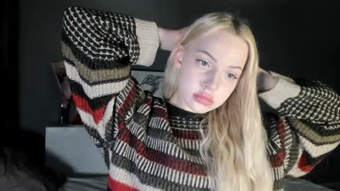 Snapshot of nicole_yo chatting on 01/08/25, 05:27 Mary online show from 01/08/25, 05:27
