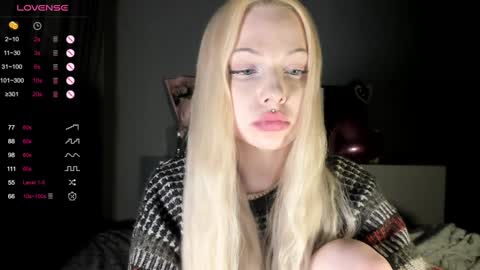 Snapshot of nicole_yo chatting on 01/13/25, 05:55 Mary online show from 01/13/25, 05:55