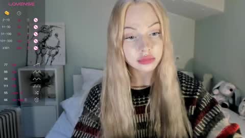 Snapshot of nicole_yo chatting on 02/17/25, 10:07 Mary online show from 02/17/25, 10:07