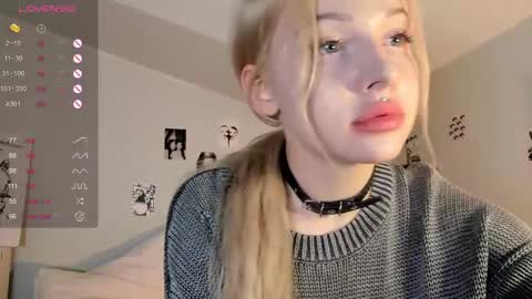 Snapshot of nicole_yo chatting on 02/25/25, 08:19 Mary online show from 02/25/25, 08:19