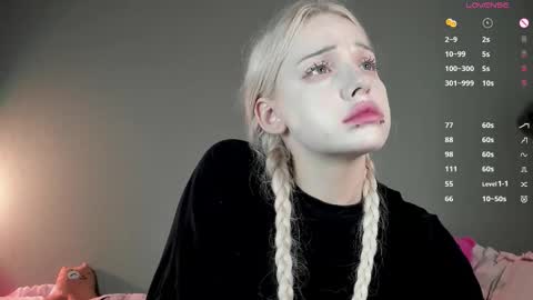 Mary online show from 10/26/25, 03:40