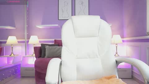 Nicole Crawft online show from 10/09/25, 07:23