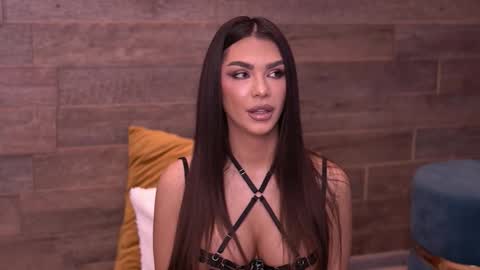 Snapshot of nicoledevin chatting on 10/15/25, 07:41 Nicole online show from 10/15/25, 07:41