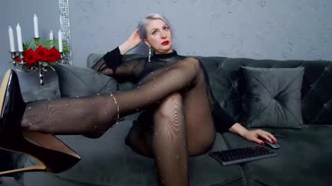 Snapshot of nicoledom chatting on 02/10/25, 04:36 Nicole Domme online show from 02/10/25, 04:36