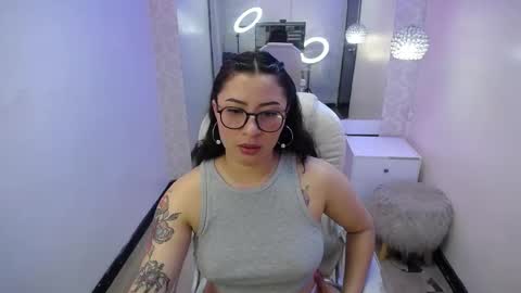 Snapshot of nicolee_8 chatting on 09/20/25, 02:12 nicolee_8 online show from 09/20/25, 02:12