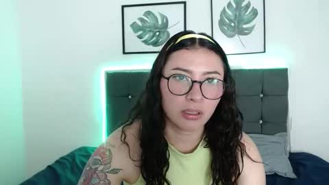 Snapshot of nicolee_8 chatting on 09/24/25, 02:26 nicolee_8 online show from 09/24/25, 02:26