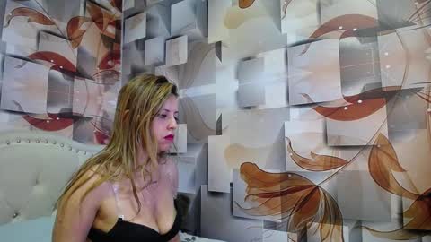 nicolee millerr online show from 01/15/25, 03:18