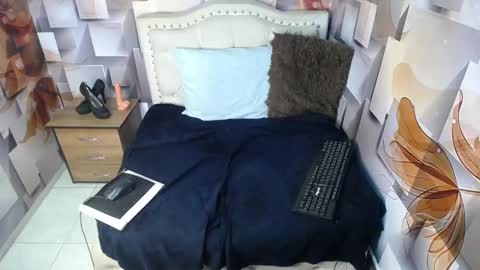 nicolee millerr online show from 01/25/25, 04:13