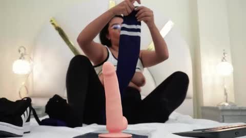 Nicol Flores  GMT-5 1530-2200  online show from 11/20/25, 06:07