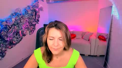 nicolehits online show from 10/12/25, 05:17