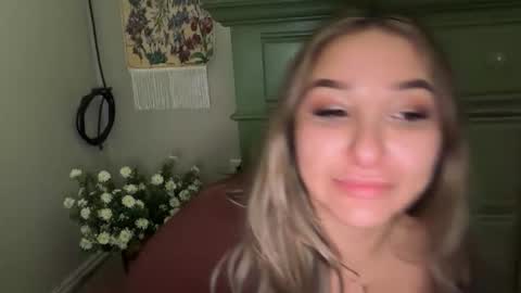 Snapshot of nicolelovesyou444 chatting on 11/04/25, 04:50 nicolelovesyou444 online show from 11/04/25, 04:50