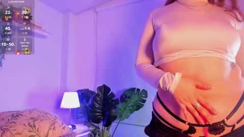 Snapshot of nicolle_evanss_ chatting on 10/29/25, 04:48 nicolle_evanss_ online show from 10/29/25, 04:48