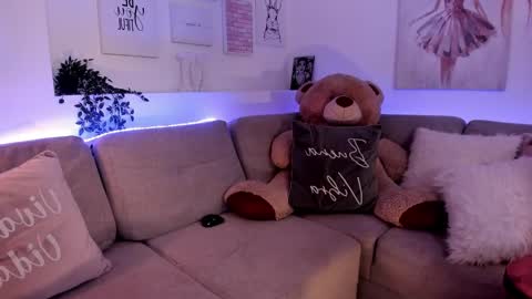 Snapshot of nicolle_foxy chatting on 02/10/25, 10:51 Nicolle online show from 02/10/25, 10:51