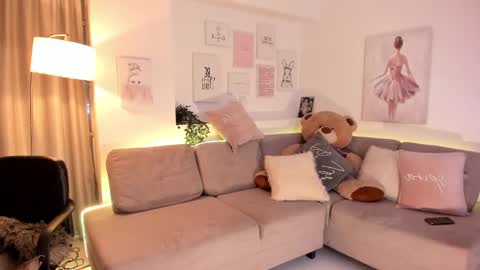 Snapshot of nicolle_foxy chatting on 02/13/25, 03:39 Nicolle online show from 02/13/25, 03:39