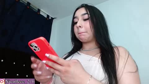 Snapshot of nicolle_sabinas chatting on 02/16/25, 09:15 Nicolle online show from 02/16/25, 09:15
