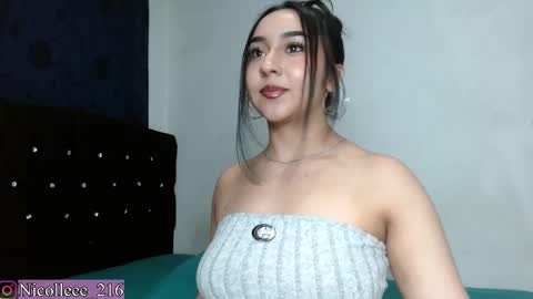 Snapshot of nicolle_sabinas chatting on 10/03/25, 05:32 Nicolle online show from 10/03/25, 05:32