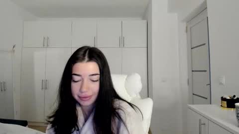 Nicolle online show from 10/13/25, 04:56