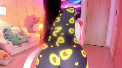 Snapshot of nicollemeyer chatting on 02/05/25, 01:33 Nicolle Go to Visit online show from 02/05/25, 01:33