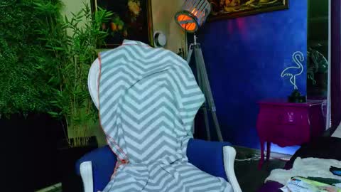 Nicolle online show from 11/03/25, 02:07