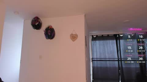    .  nicolle   .    online show from 11/01/25, 12:29