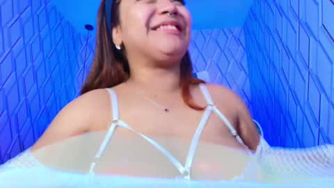 Nicolle Miley online show from 10/23/25, 04:34