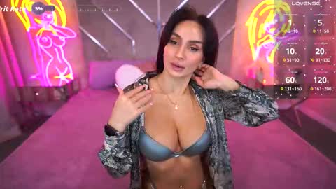 Nicole online show from 10/17/25, 05:21