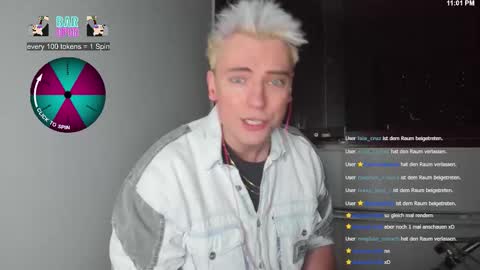 Snapshot of nicoslowmoo chatting on 11/28/25, 10:01 NicoSlowmoo online show from 11/28/25, 10:01