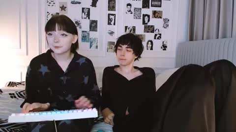 Snapshot of night_changers chatting on 11/30/25, 12:47 Stan Angel online show from 11/30/25, 12:47