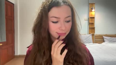 Snapshot of night_jelly chatting on 10/28/25, 02:20 Aurora online show from 10/28/25, 02:20