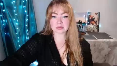 Snapshot of nightlaura chatting on 12/28/24, 09:30 nightlaura online show from 12/28/24, 09:30