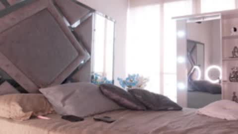 niiaa01 online show from 10/21/25, 07:36